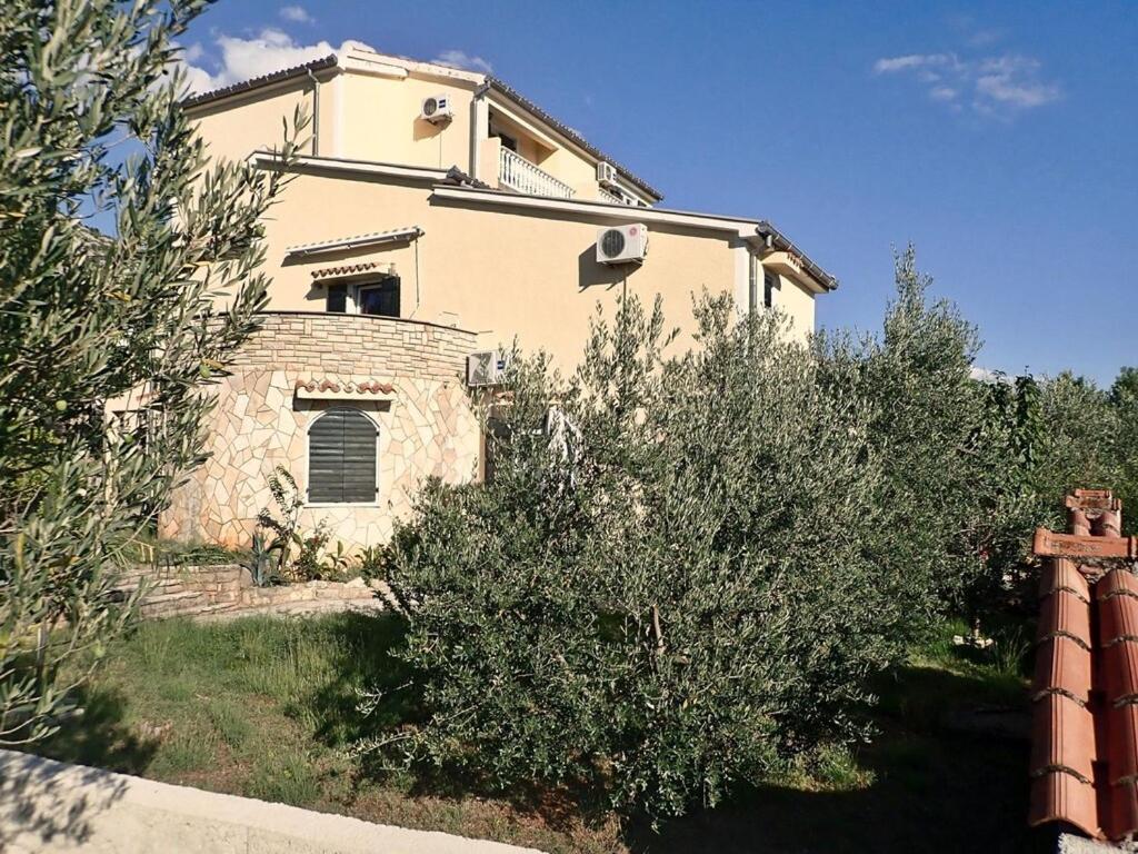 Budynek, w którym mieści się apartament