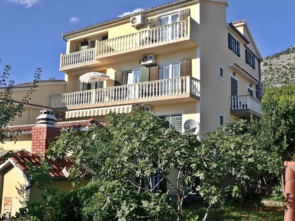 Budynek, w którym mieści się apartament