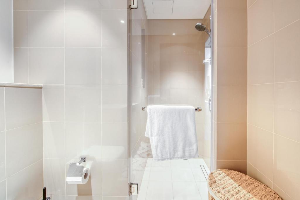 Koupelna v ubytování Luxurious 3 Bedroom Apartment in Boulevard Point, Connected to Dubai Mall
