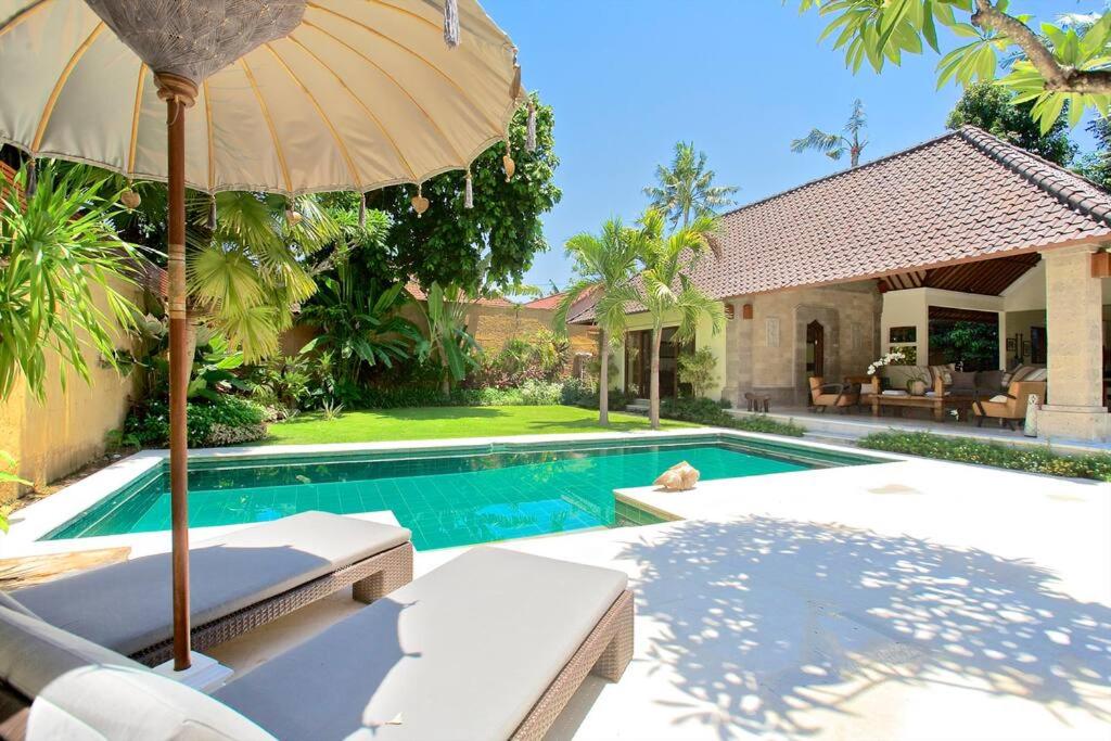 Hyatt Regency Bali ( Бали / Санур ),. Вилла Zenyara. Oasis Tropical Retreat Spa в Lagunа массаж камнями.