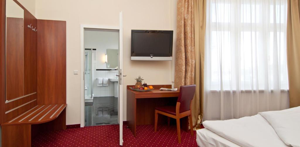Kuchyň nebo kuchyňský kout v ubytování Hotel Kronprinz Hamburg Hauptbahnhof