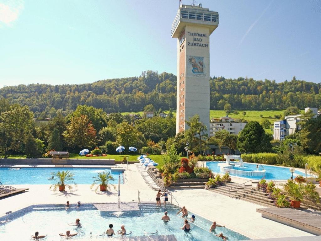 Bazén v ubytování Hotel zur Post nebo v jeho okolí