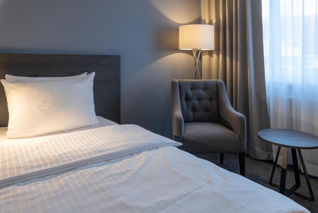 Postel nebo postele na pokoji v ubytování Lindgart Hotel Minden