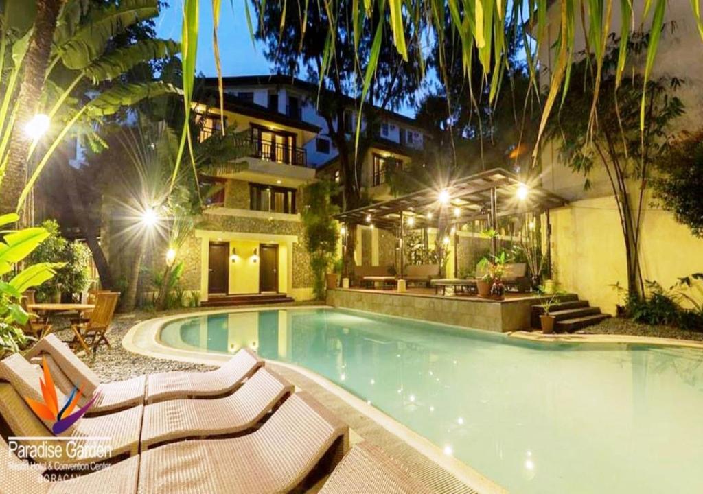Bassein majutusasutuses Paradise Garden Hotel and Convention Center Boracay Powered by ASTON või selle lähedal