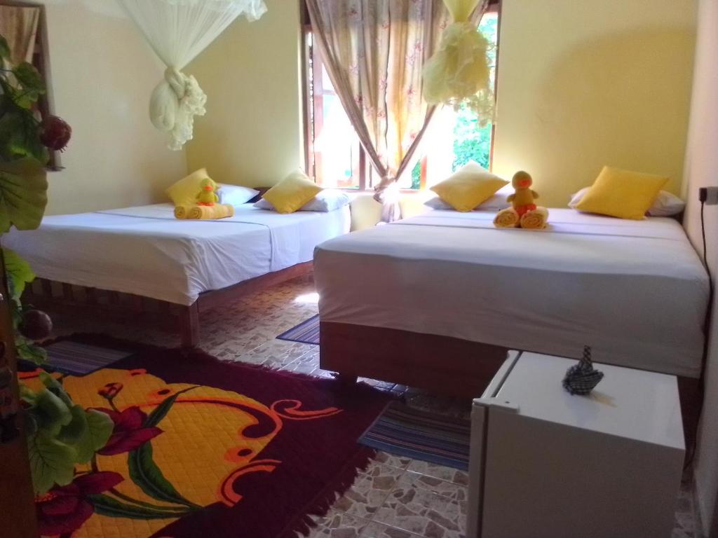 Postel nebo postele na pokoji v ubytování Flower Inn