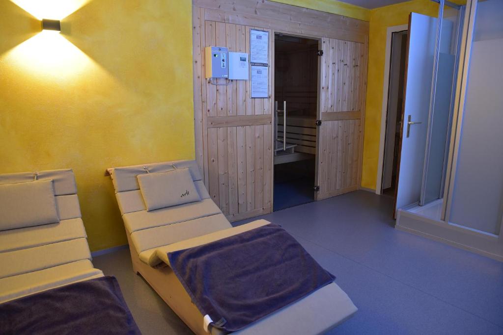 Posezení v ubytování Tgesa Sunnmatt 24