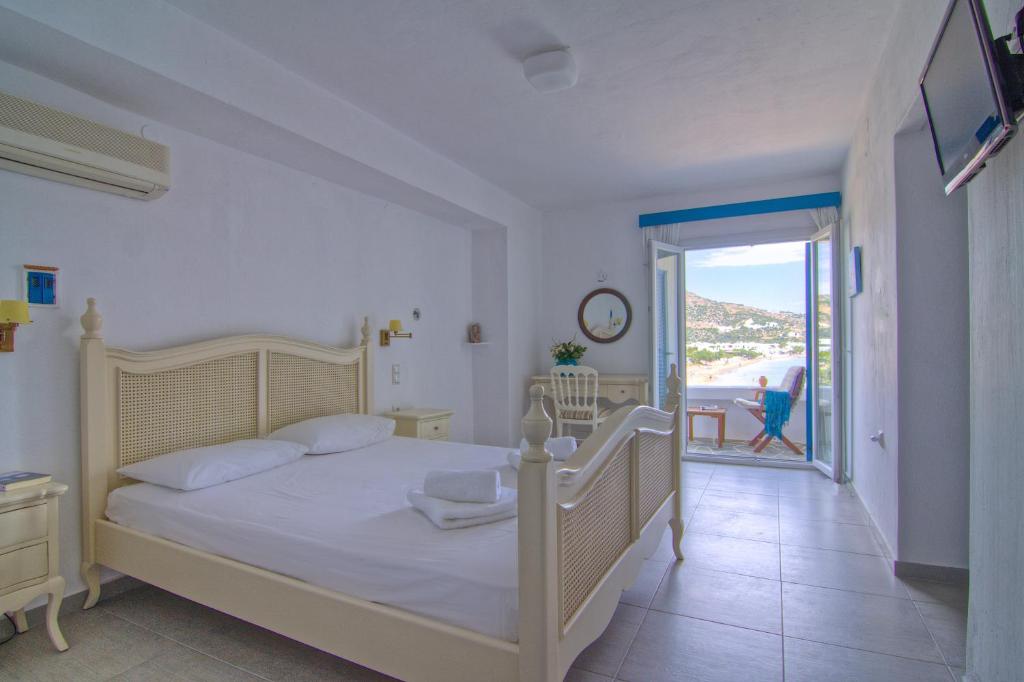 Posteľ alebo postele v izbe v ubytovaní Platys Gialos Hotel Sifnos