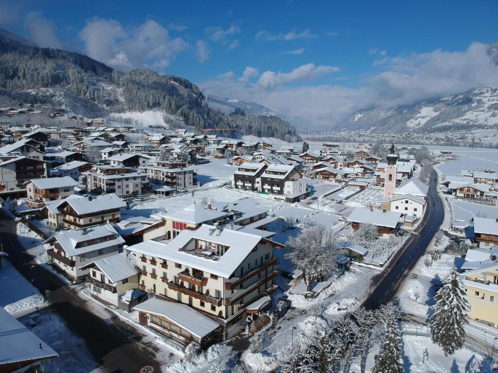 Ein allgemeiner Bergblick oder ein Berglick von des Hotels aus