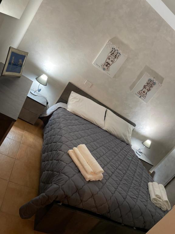 a bedroom with a bed with two towels on it at La casa di Angy in Terrasini