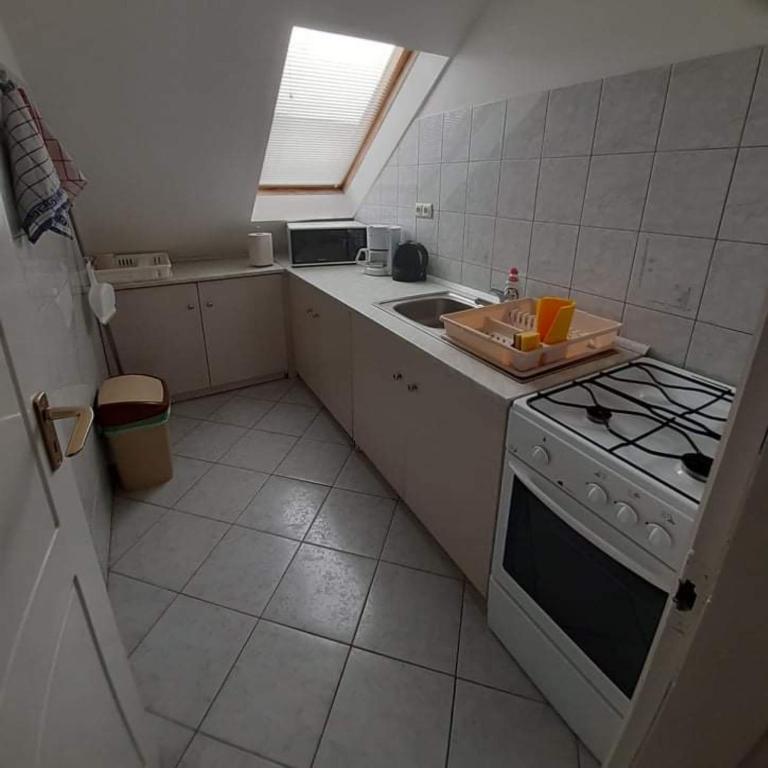 Kuchyň nebo kuchyňský kout v ubytování Pegazus Vendégház