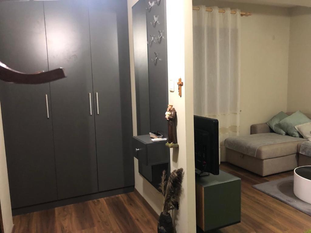 Kris's apartment - Image 9