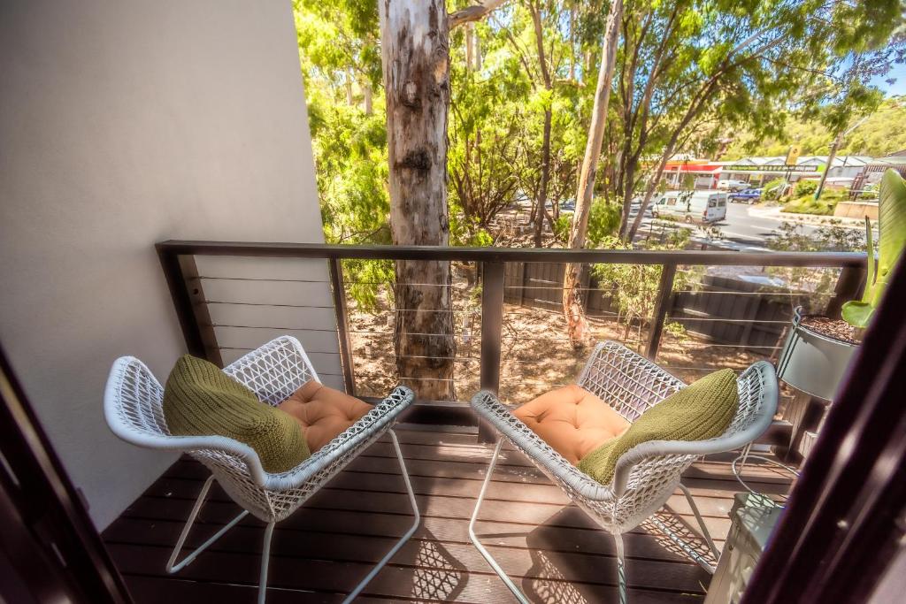 Balcó o terrassa a MARGARET FOREST RETREAT Apartment 129 - Located within Margaret Forest, in the heart of the town centre of Margaret River, spa apartment!