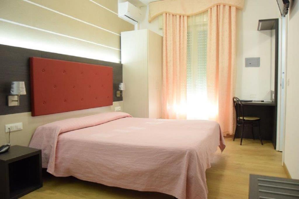 Postel nebo postele na pokoji v ubytování Hotel Verdi