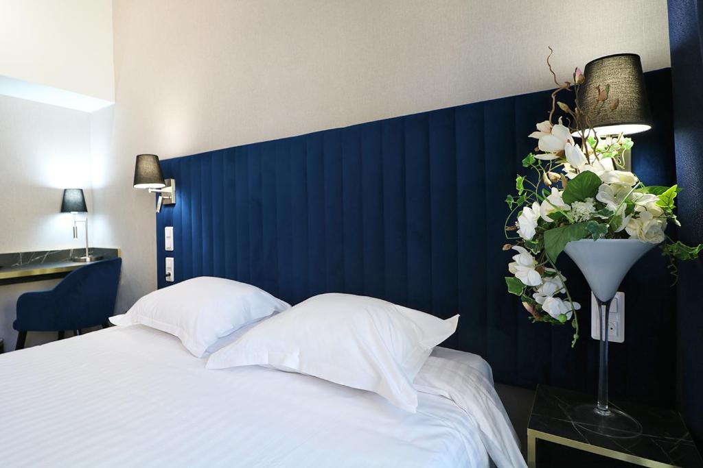 Postel nebo postele na pokoji v ubytování Hôtel Napoléon