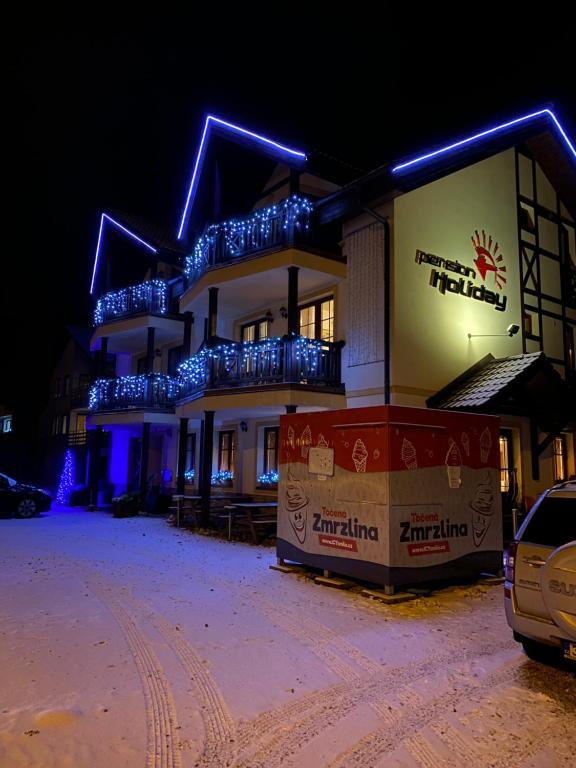 un edificio con luces azules encima en Pension Holiday, en Vrchlabí