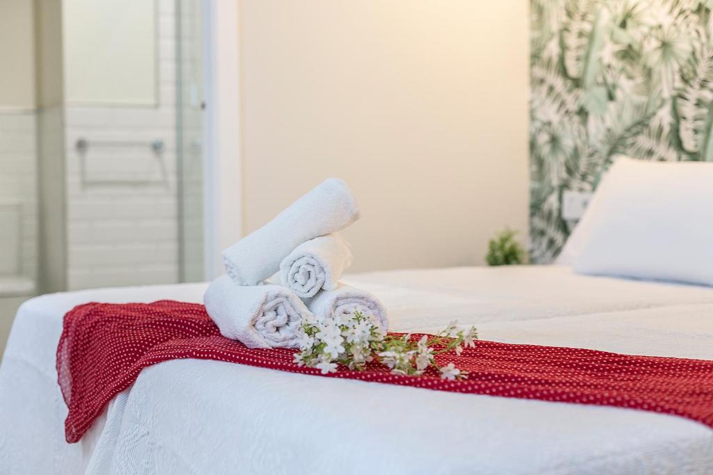 Posteľ alebo postele v izbe v ubytovaní LaLa Suites Corredera Centro