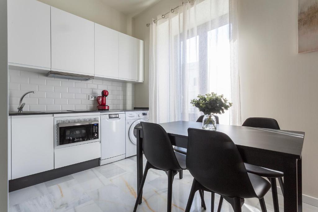 Kuchyňa alebo kuchynka v ubytovaní LaLa Suites Corredera Centro