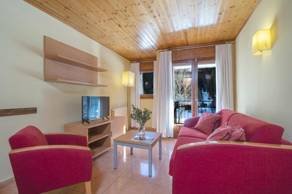 TV a/nebo společenská místnost v ubytování Pierre & Vacances Aparthotel La Tulipa