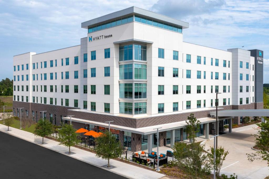 an aerial view of a white office building at Hyatt House The Woodlands-Shenandoah in Shenandoah