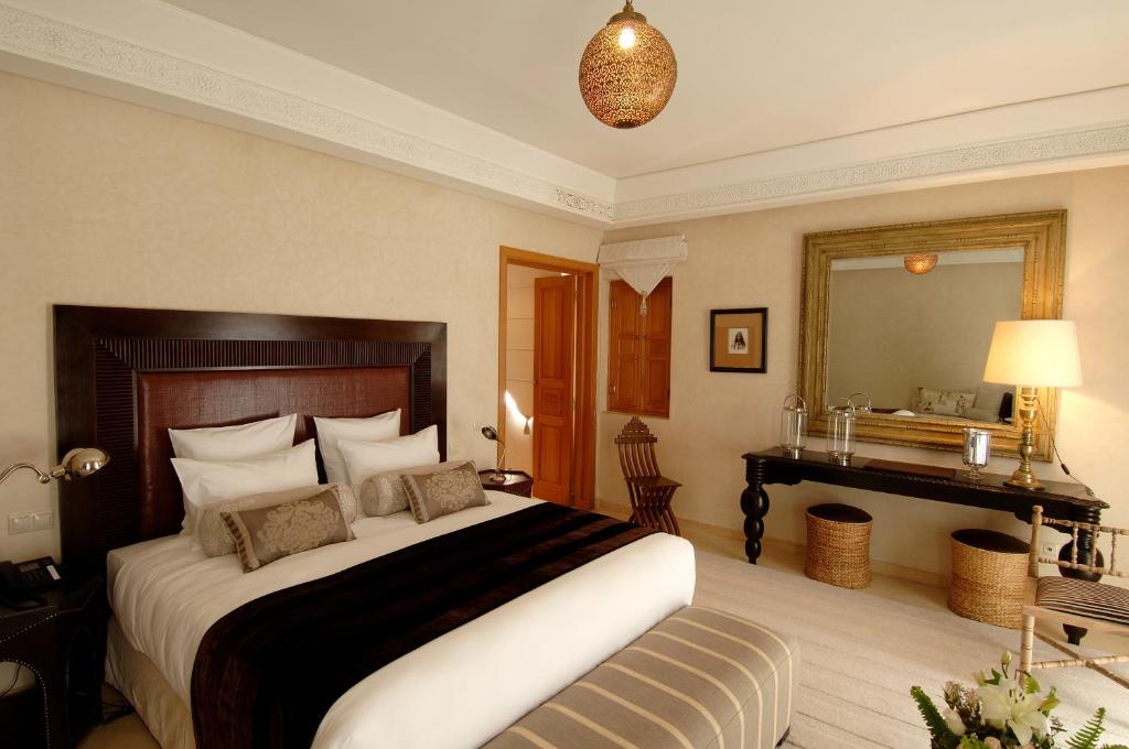 Postel nebo postele na pokoji v ubytování Le Riad Villa Blanche
