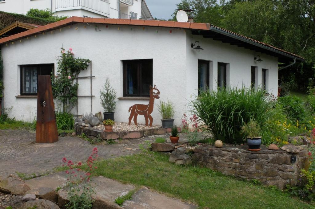 a house with a statue of a giraffe in front of it at Haus Alpaka in Bad König