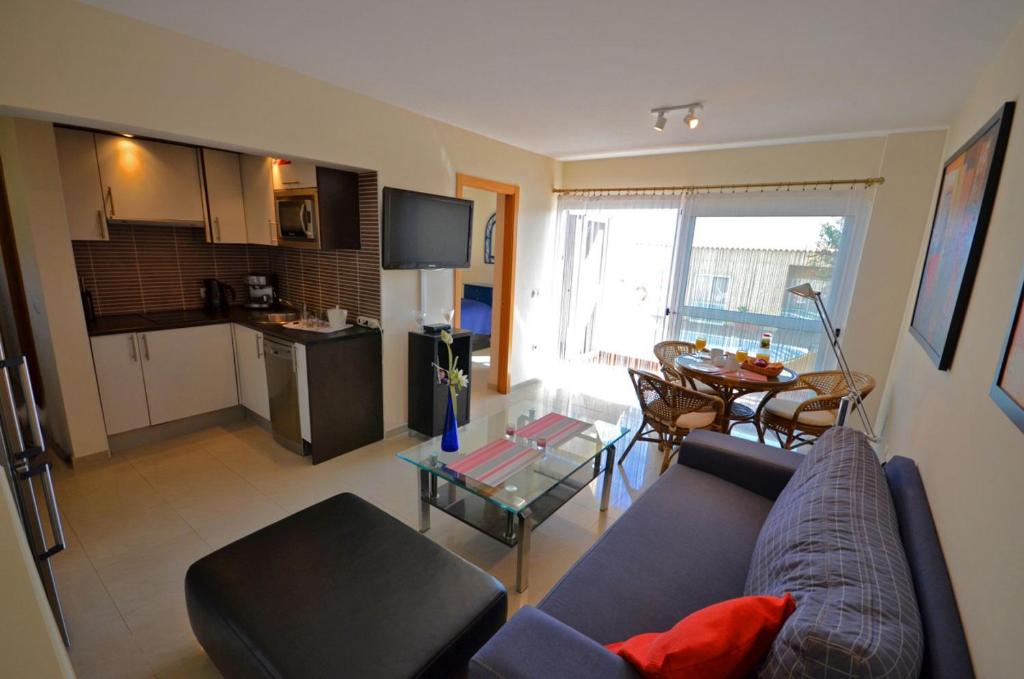 A kitchen or kitchenette at Ferienwohnung PLAYA - Pool - 50 m Strand - Meerblick - WiFi