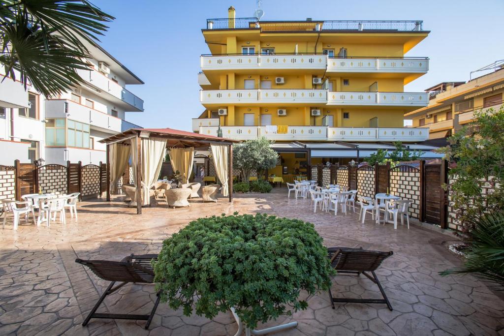 Budova, kde se hotel nachází