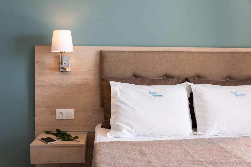 Postel nebo postele na pokoji v ubytování Hotel Dimitra