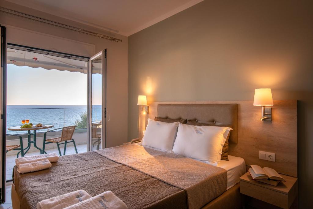 Postel nebo postele na pokoji v ubytování Hotel Dimitra
