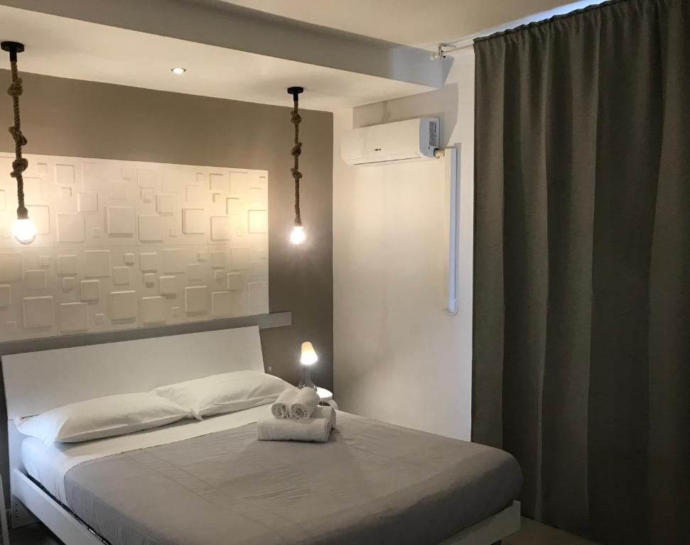 B&B Stesicoro InHabit - GuestHouse City Center - Queen Room With Balcony