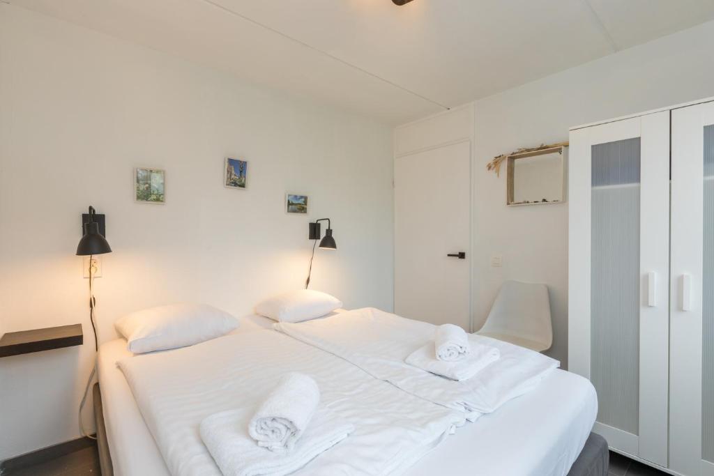 Postel nebo postele na pokoji v ubytování Welcome in - Lepelblad 7, Nieuwvliet