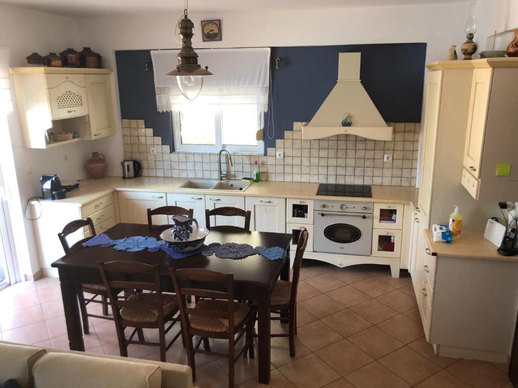 Kuchyňa alebo kuchynka v ubytovaní 180° view maisonette No.2
