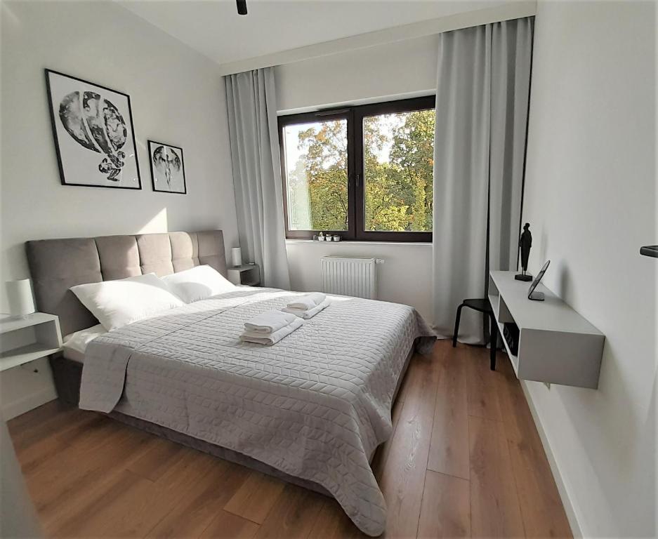 Posteľ alebo postele v izbe v ubytovaní 4Four Apartment, Villa MODERNO, Taras, Parking podziemny