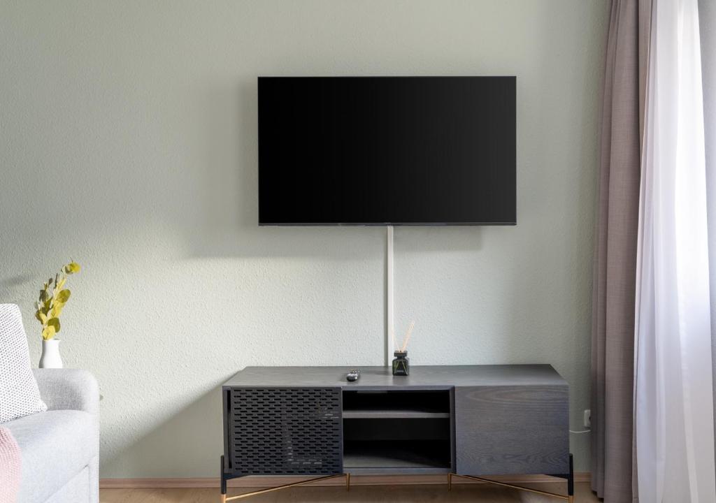 TV a/nebo společenská místnost v ubytování limehome Magdeburg Breiter Weg