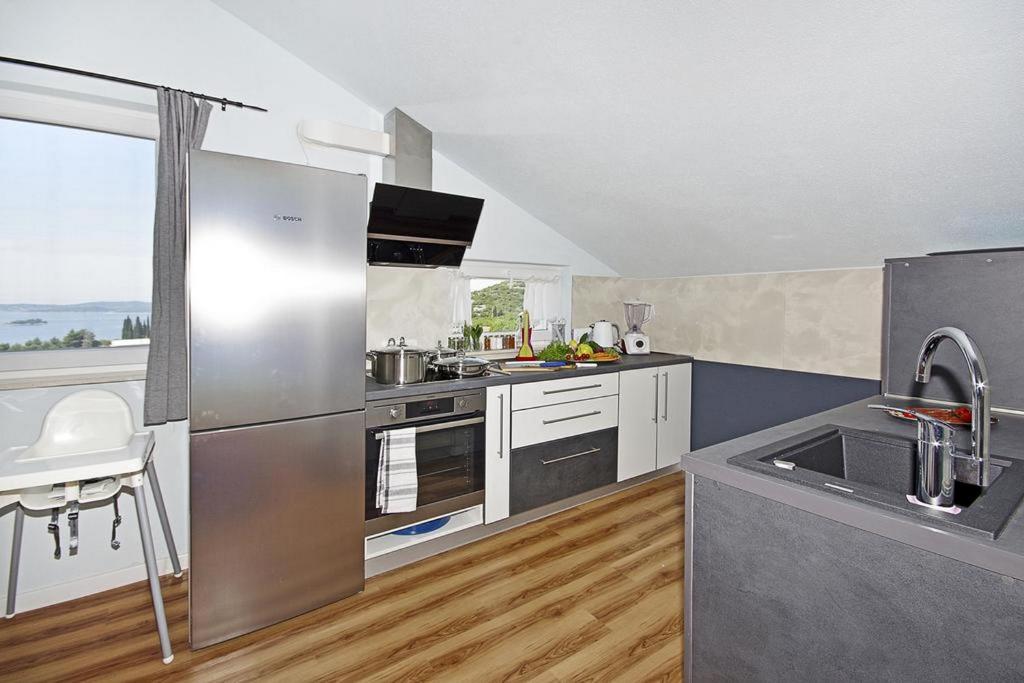 Kuchyňa alebo kuchynka v ubytovaní Sea Forever Apartments