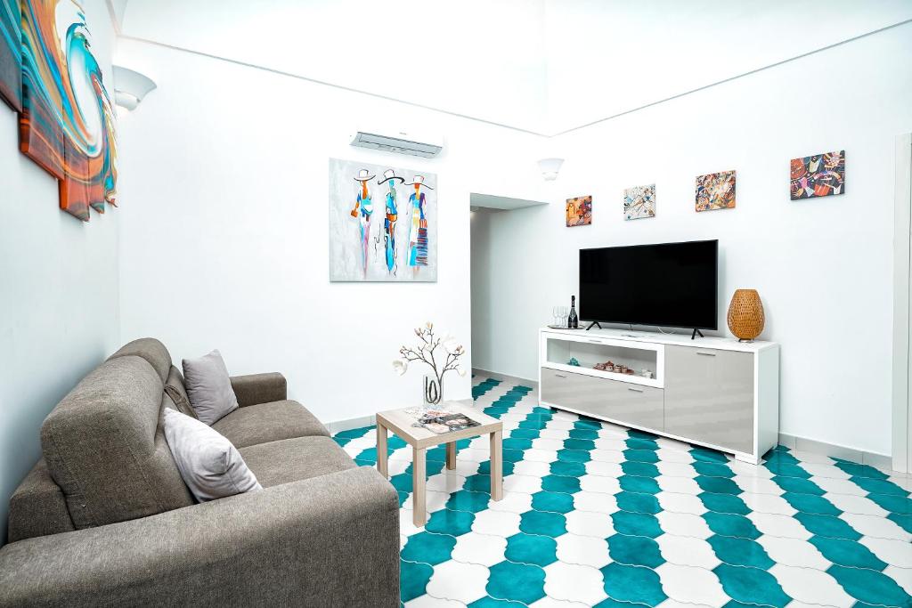 Televízia a/alebo spoločenská miestnosť v ubytovaní Casa Don Plinio Amalfi Center