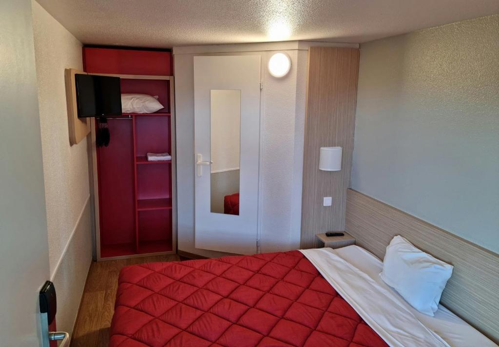 Postel nebo postele na pokoji v ubytování Premiere Classe Honfleur