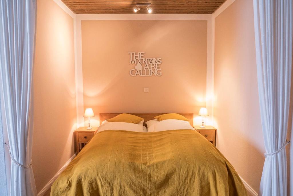 a bedroom with a bed with two lamps and a sign on the wall at Ferienapartment Landwohnung Laura in Winterberg