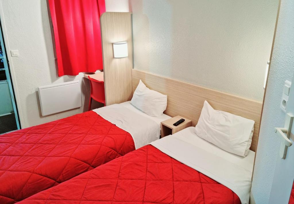 Postel nebo postele na pokoji v ubytování Premiere Classe Honfleur