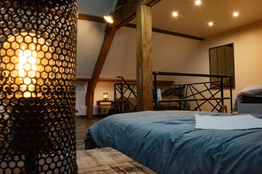 Tempat tidur dalam kamar di Maison d'hôtes à la Ferme Une Pause à la Guette