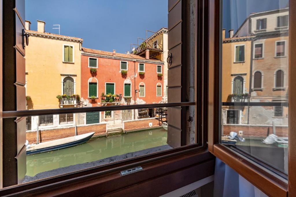 Ca' dei Carmini - Apartment With Balcony