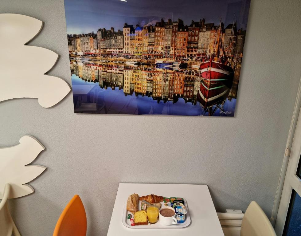Fotografie z fotogalerie ubytování Premiere Classe Honfleur v destinaci Honfleur