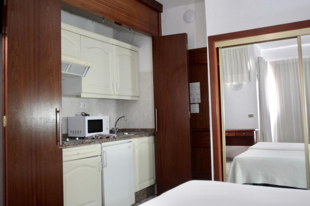 Hotel Tropical - Budget Twin Room