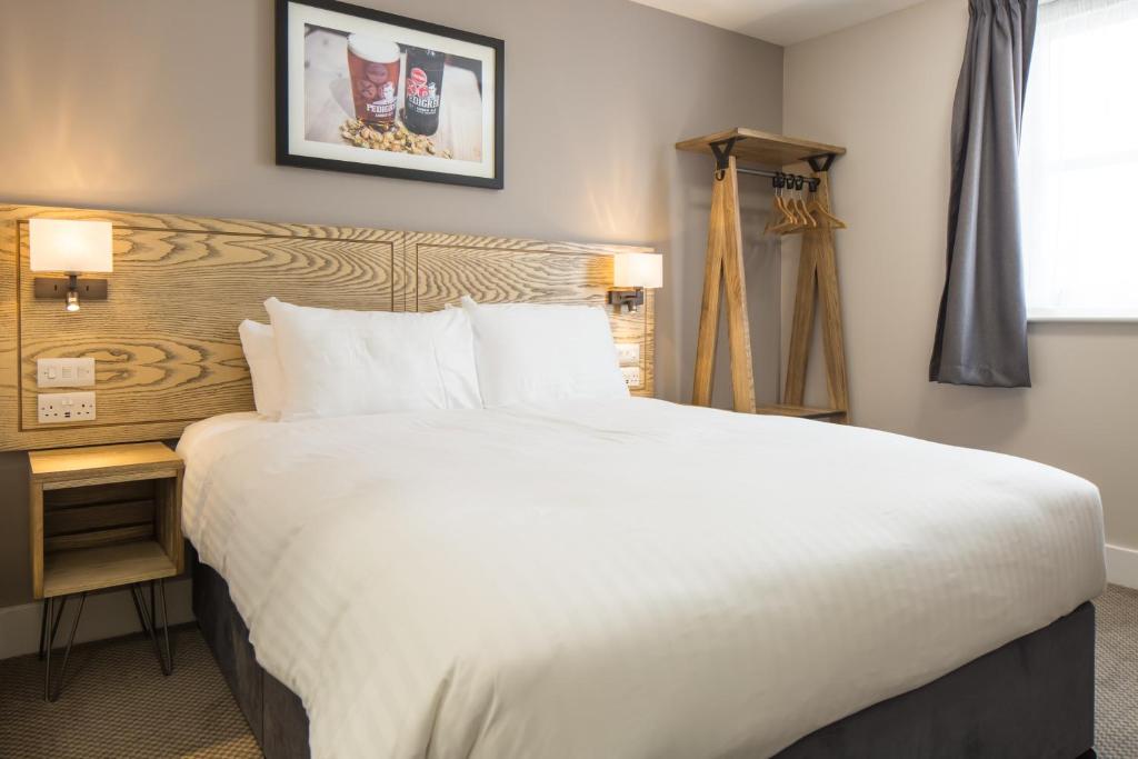 The Raven’s Cliff Lodge by Marston's Inns photo