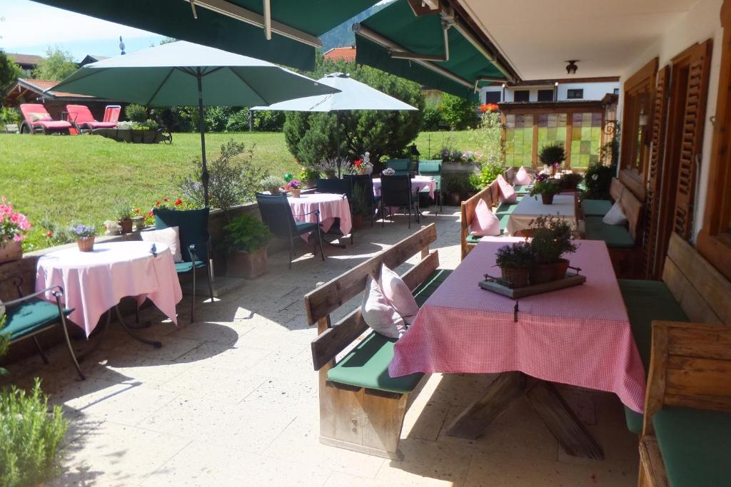 Restaurace v ubytování Hotel garni Reiffenstuel