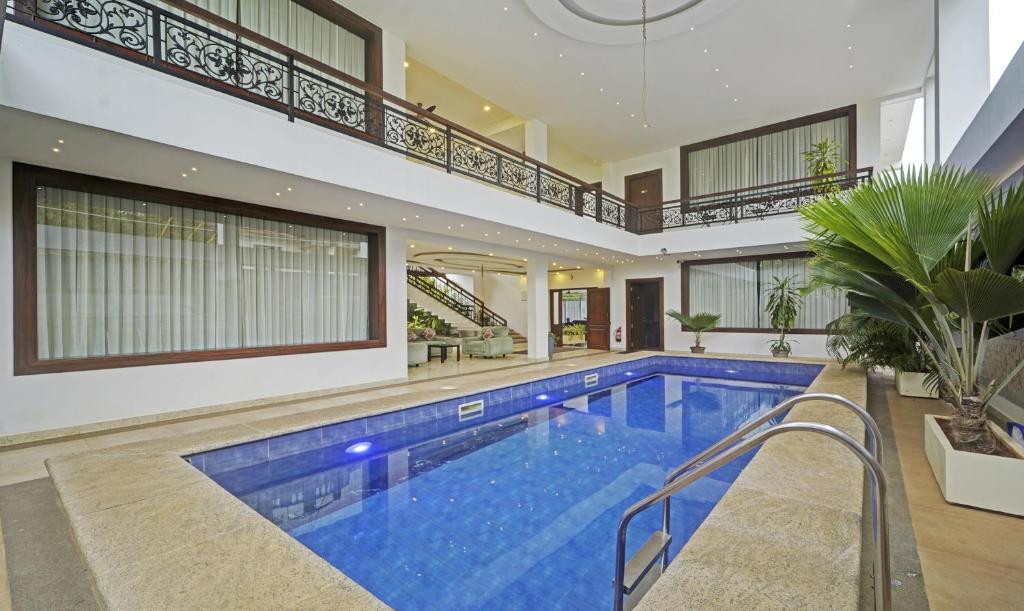 a large swimming pool in a house at Treebo Tryst Villa Escape In With Pool View in Auroville