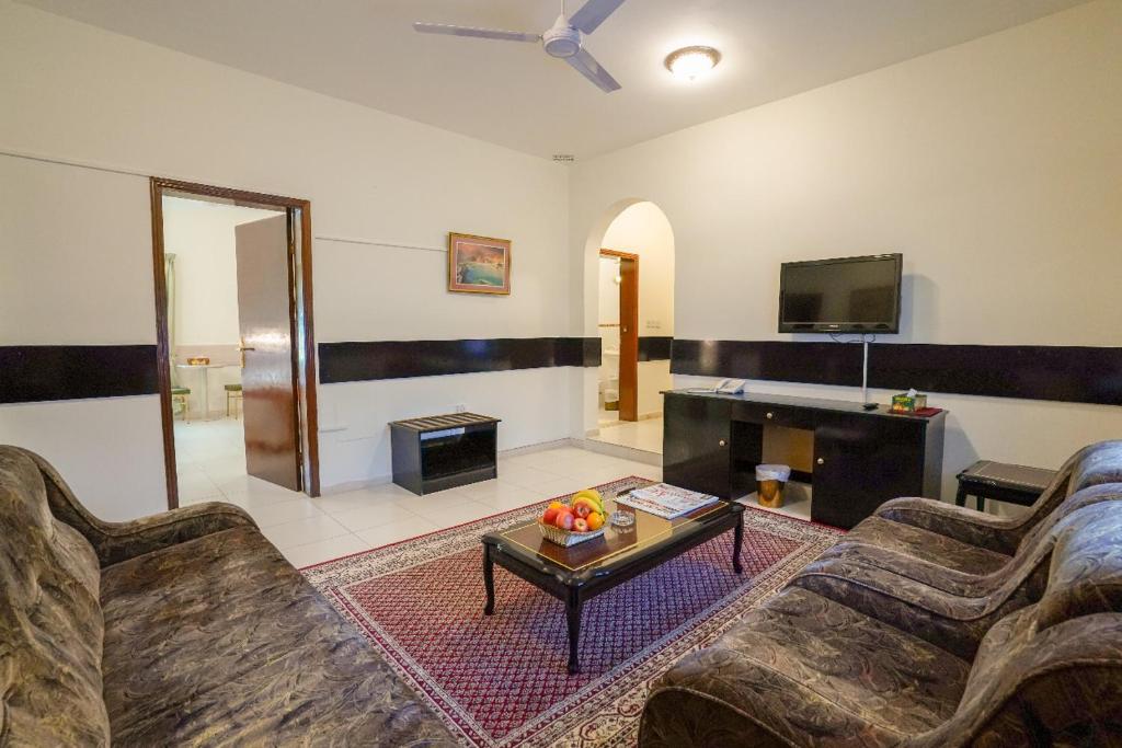TV a/nebo společenská místnost v ubytování Hotel Summersands Al Wadi Al kabir