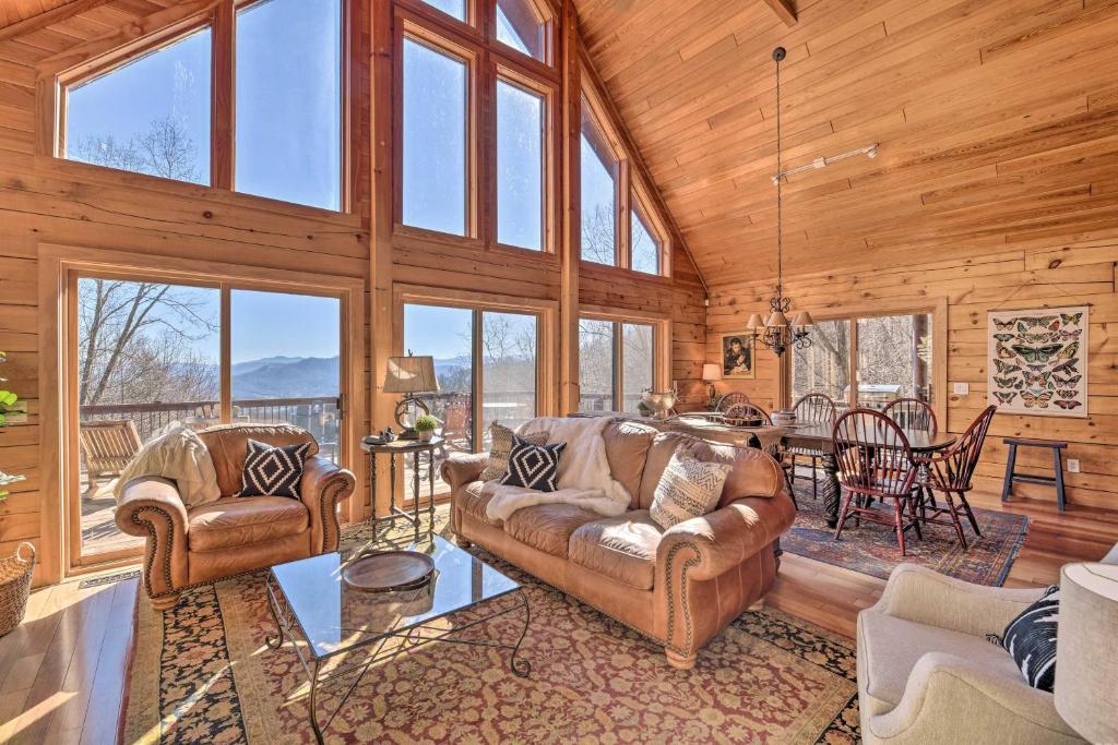 Luxe Cataloochee Cabin with Epic Mtn Views!