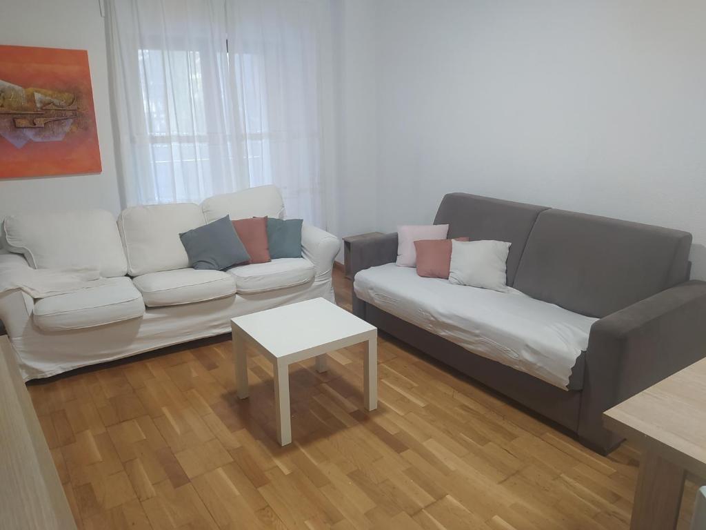 Jaca centro, 3 hab, terraza, WIFI y garaje, Хака ...