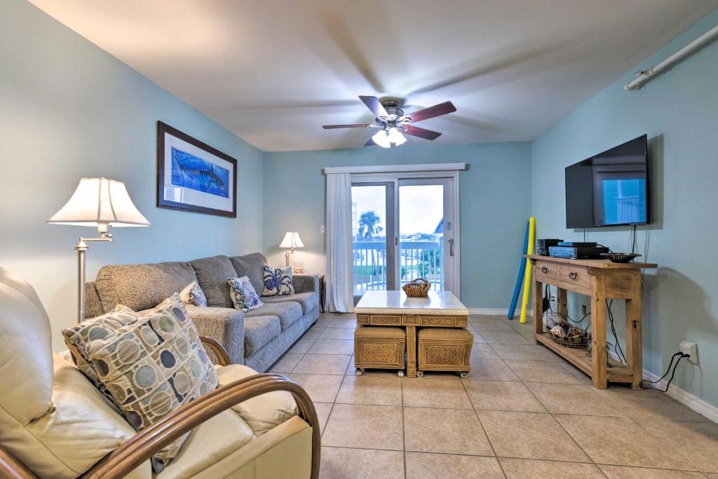 Pensacola Riverfront Condo with Pool Access!